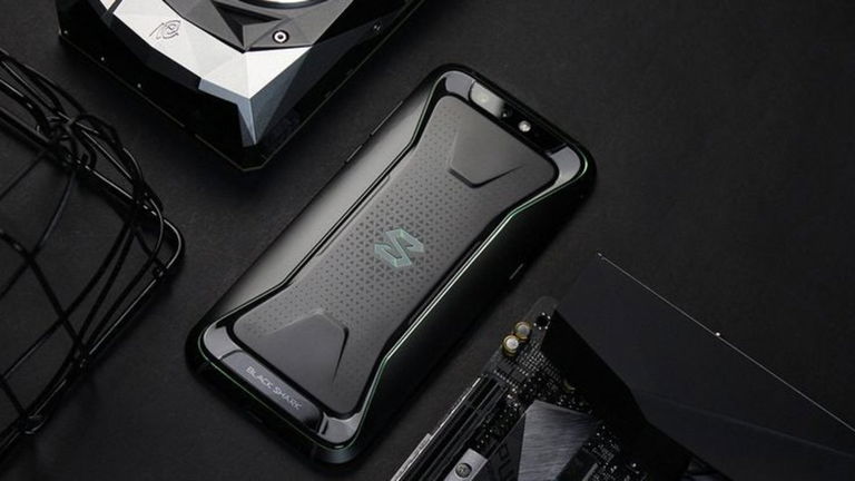 Xiaomi Black Shark 2 se filtra en vídeo: Los LED de colores inundan los teléfonos para 'gamers'