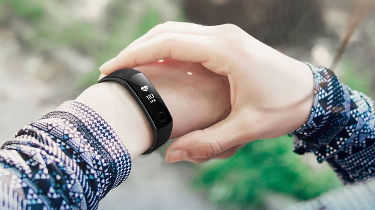 Consigue un móvil, una pulsera inteligente y un amplificador Wi-Fi por menos de 80 euros