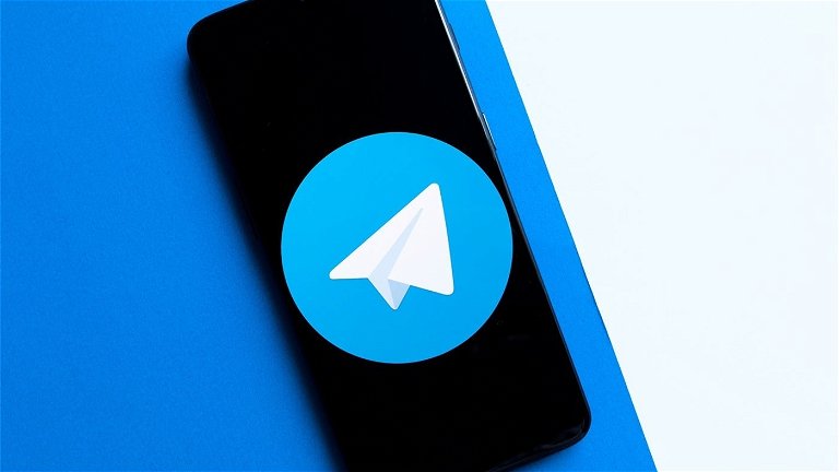 Telegram se actualiza: permisos grupales, deshacer chats eliminados, nuevo tema oscuro y más