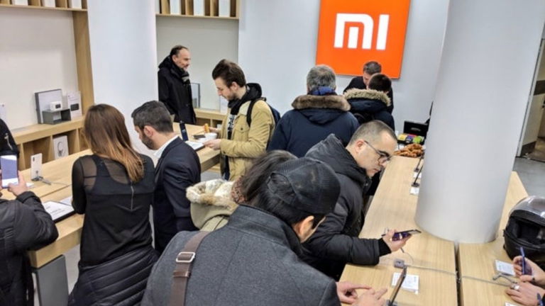 Cuando China conoció a Suecia: así es la mesa con cargador que Xiaomi e IKEA han desarrollado