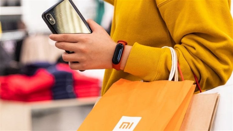 Xiaomi presentaría el Mi 9 en febrero, con triple cámara y sensor de huellas en pantalla