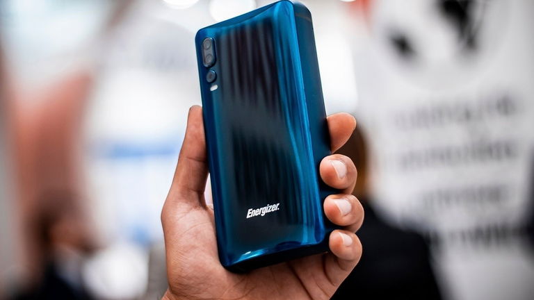 Precio y disponibilidad del P18K: ya puedes reservar el famoso móvil de Energizer de 18.000 mAh de batería