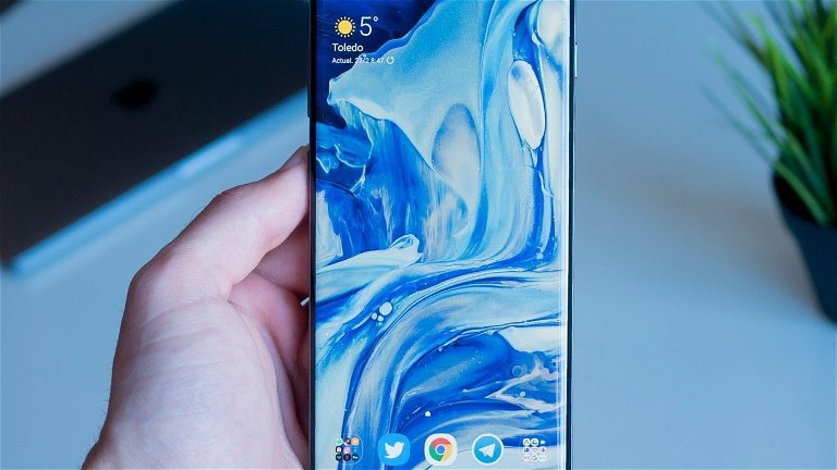 Ni notch ni agujero, Samsung ya trabaja en la pantalla sin marcos definitiva