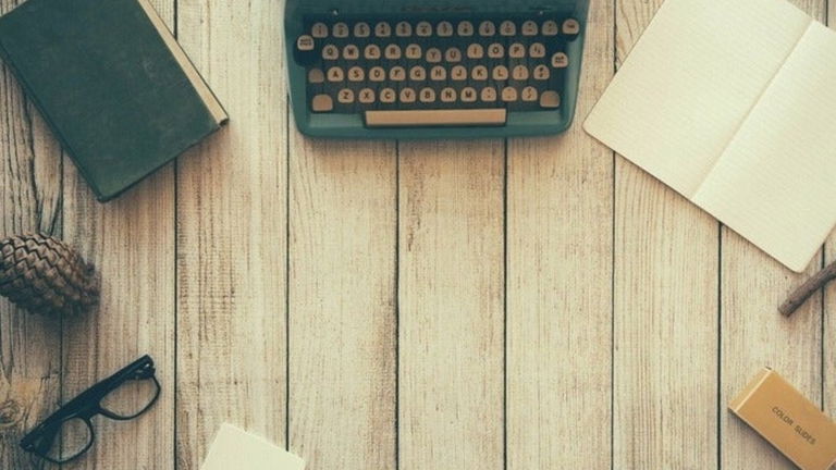 Convierte tu tablet en una máquina de escribir con este original teclado Bluetooth