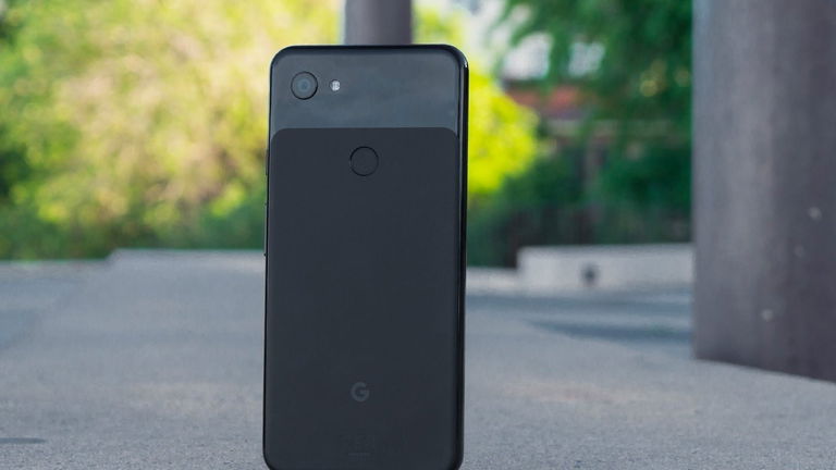 JerryRigEverything descubre una nueva característica del Pixel 3a en su test de resistencia: la flexibilidad