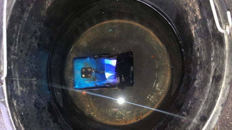 Evacuan un teatro en Inglaterra después de que un Huawei Mate 20 se incendiara en el recinto