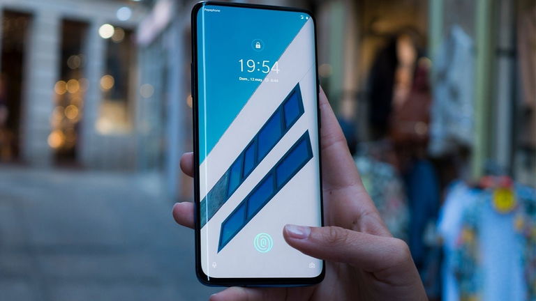 Pantallas para móviles: así han evolucionado desde los primeros Android hasta hoy