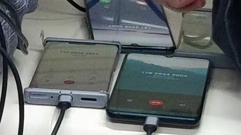 El Huawei Mate 30 Pro se deja ver por primera vez en fotos reales: pantalla curva y notch de gran tamaño