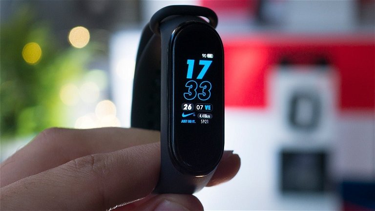 ¿El enemigo en casa? Aparece un misterioso smartwatch de Redmi que competiría con la futura Xiaomi Mi Band 5