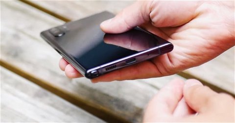 El Samsung Galaxy Note10 es uno de los gama alta que más rápido se carga: apenas se necesita una hora