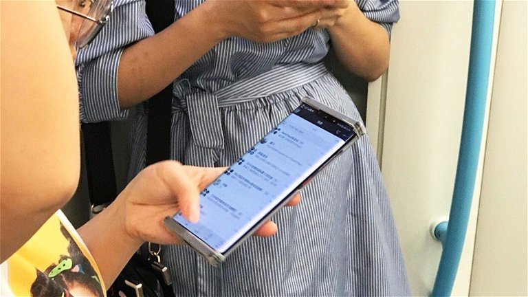 El Huawei Mate 30 Pro, "pillado" de nuevo en el metro en fotos reales