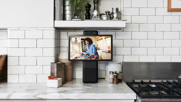 Facebook está planeando lanzar su propio Chromecast, pero con una siniestra cámara