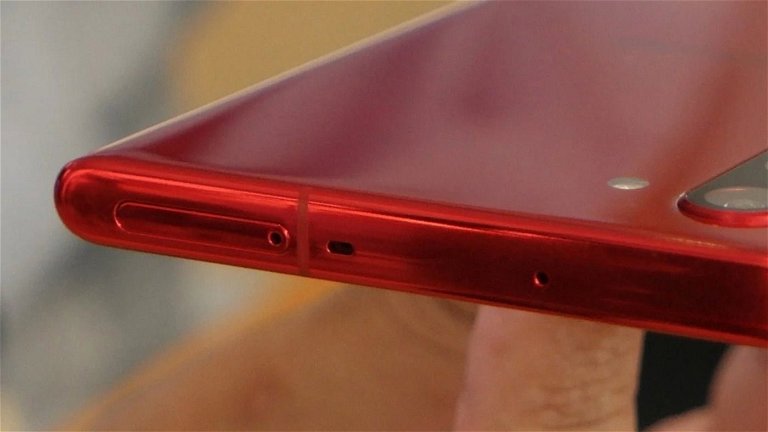 ¿Para qué sirve el misterioso segundo agujero superior del Samsung Galaxy Note10? Resolvemos el enigma