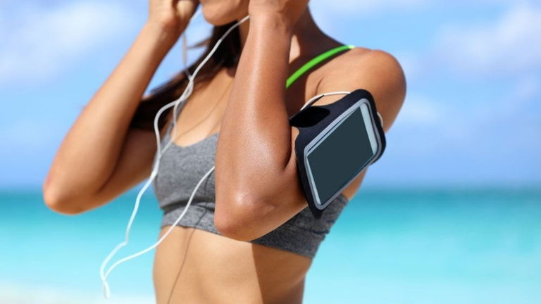Los accesorios imprescindibles para hacer deporte con tu móvil