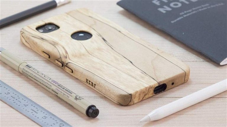 Esta empresa vende fundas de madera para móviles completamente artesanales (y no son nada baratas)