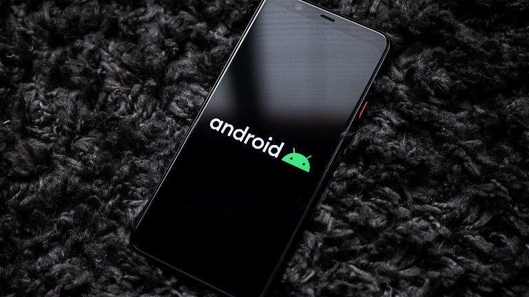 La actualización Android de marzo es oficial con tema oscuro automático, acceso rápido a tarjetas y más