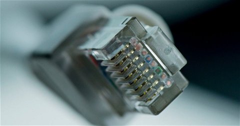 Trabajo desde casa, ¿necesito conectarme al router con cable para que el Internet vaya más rápido?