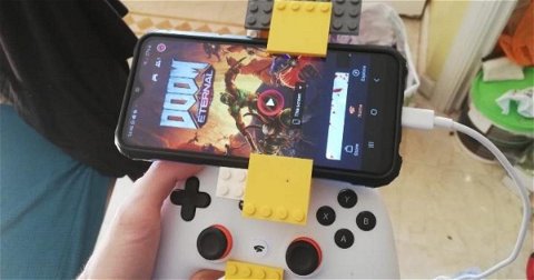 Este accesorio creado con piezas de Lego para jugar con mando en un teléfono Android es lo mejor que verás hoy