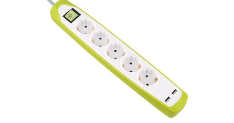 9 regletas con enchufes y USB para que puedas cargar tu móvil directamente