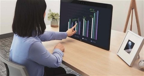 Zoom lanza su propia pantalla para videollamadas, gigantesca, táctil y muy cara