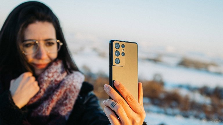 ¿Tienes un móvil Samsung? Desactiva este ajuste en las opciones para hacer mejores selfis