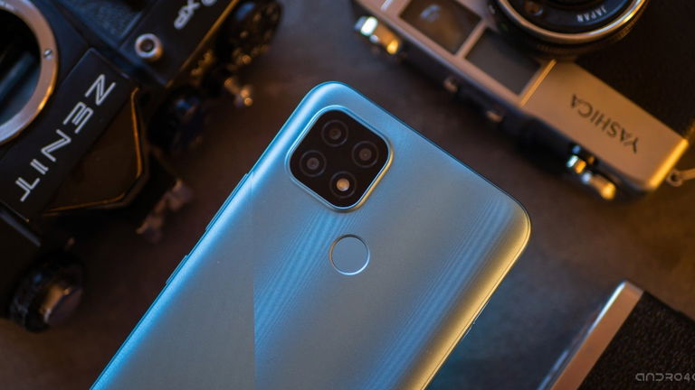 ¿Un móvil por 129 euros? La versión más potente de este realme tira su precio