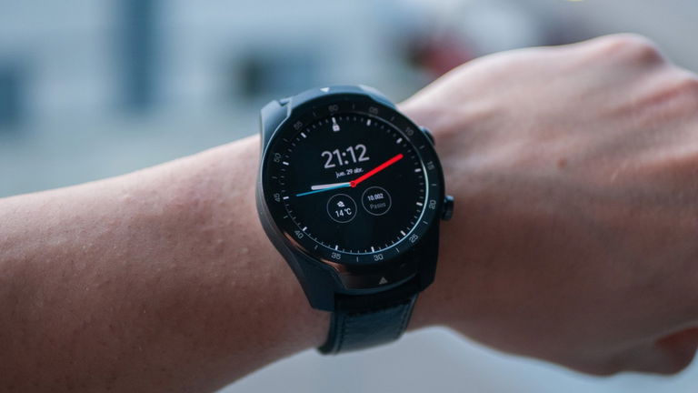 Este smartwatch Pro con doble pantalla tira su precio para llegar a mínimo histórico, ¡más barato que nunca!