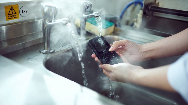Lanzan el primer smartphone del mundo con protección antibacteriana