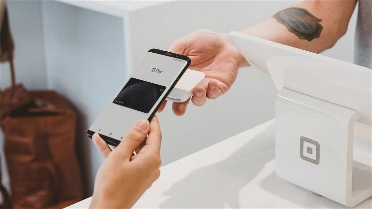 Google Pay ya permite pagar con criptomonedas usando tu tarjeta de Coinbase