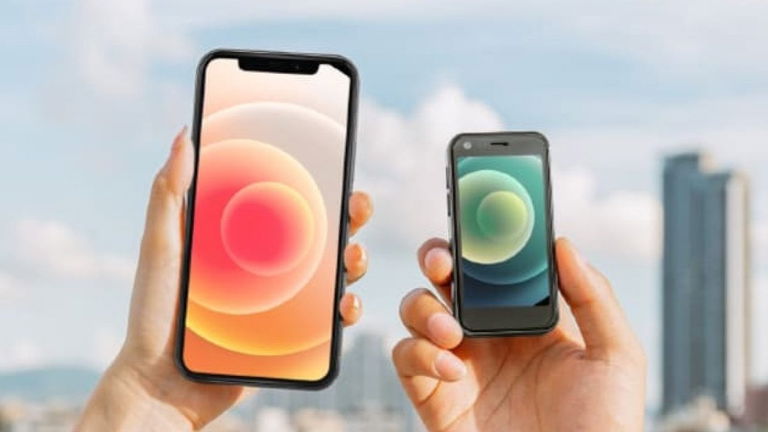 Este nuevo móvil de 150 dólares es el smartphone más pequeño del mundo