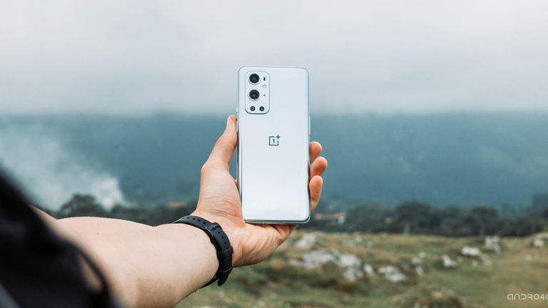 Este gama alta de 2021 es una bestia excelente: 200 euros menos, Snapdragon 888 5G y 65W