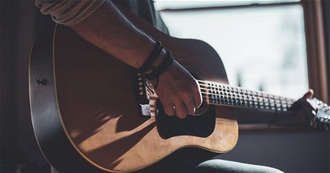 8 mejores webs para aprender a tocar la guitarra: tabs, acordes y más