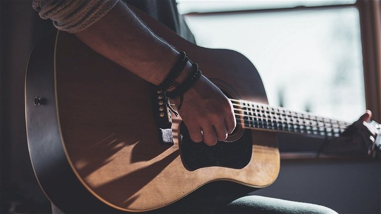 8 mejores webs para aprender a tocar la guitarra: tabs, acordes y más