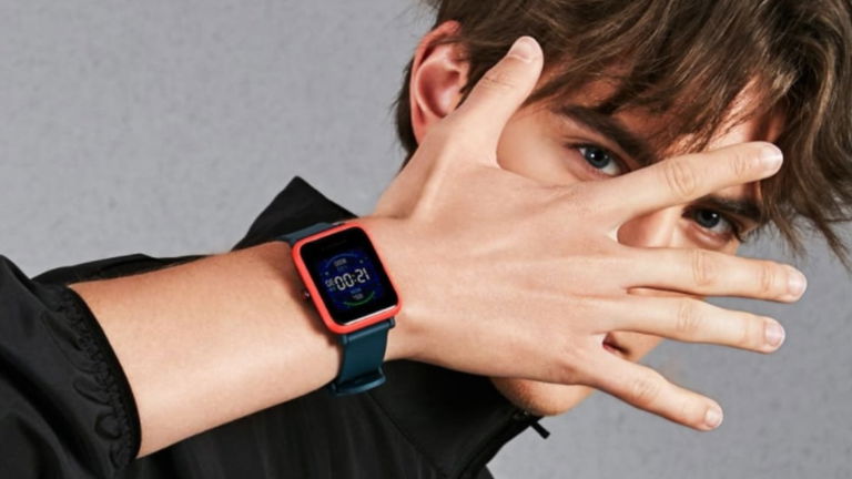 Este bonito reloj inteligente con batería para 40 días se desploma hasta los 44 euros