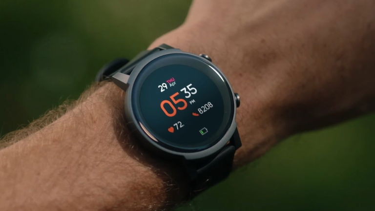 Este reloj inteligente de TicWatch en oferta tiene todo lo que necesitas