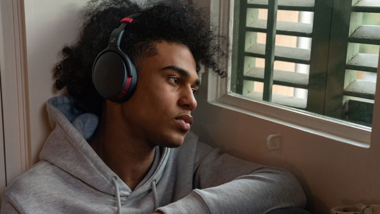 Estos auriculares con cancelación de ruido tienen 125 euros de descuento