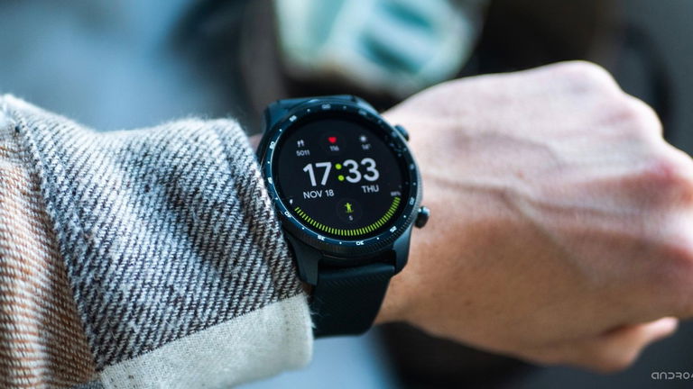 Este reloj "Pro Ultra" desploma su precio: doble pantalla, Snapdragon Wear 4100+ y gran batería
