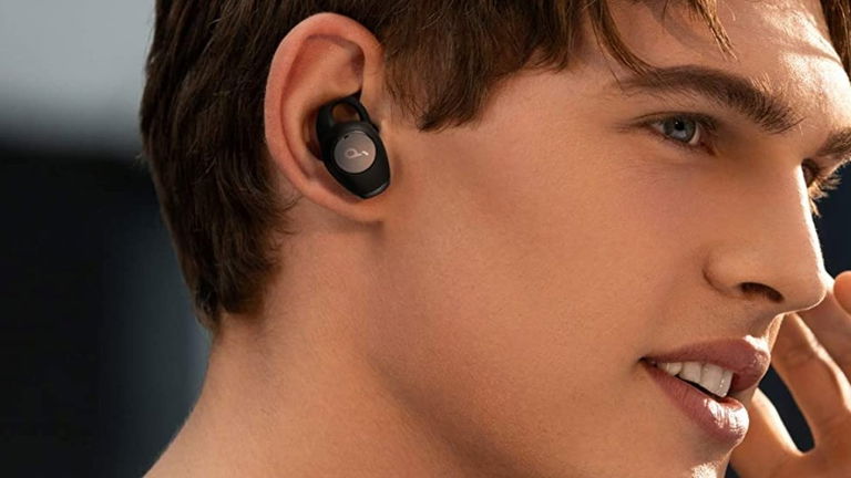 Cancelación de ruido y gigantesca batería: estos auriculares inalámbricos son tuyos por solo 50 euros