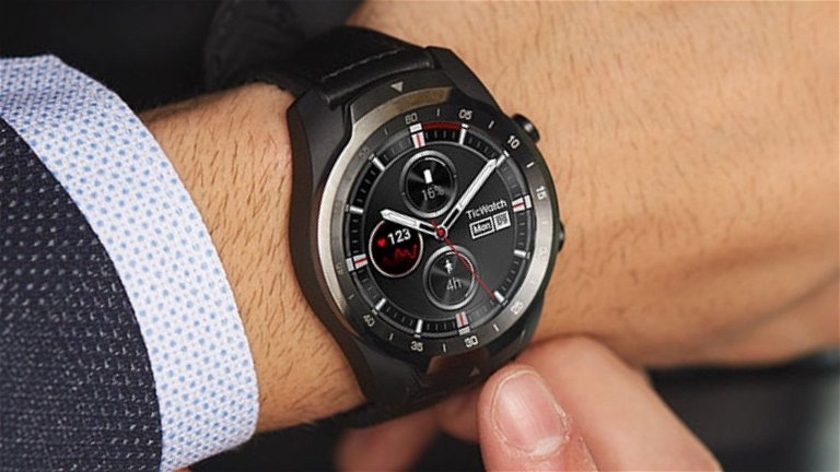 Doble pantalla, Snapdragon y NFC: este brutal reloj inteligente tiene más de 130 euros de descuento