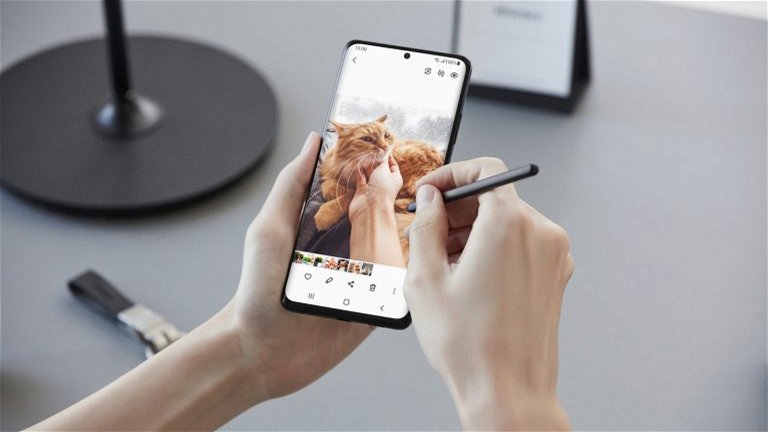 Así puedes borrar objetos o personas de las fotos en tu móvil Samsung sin instalar nada