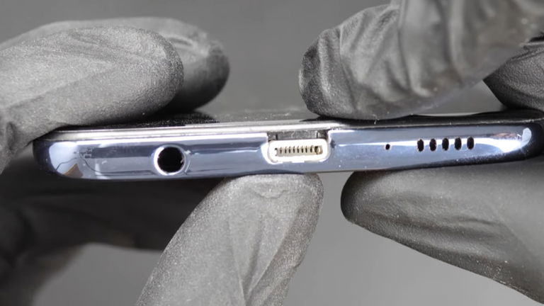El primer smartphone Android de la historia con un puerto Lightning es real, pero no podrás comprarlo