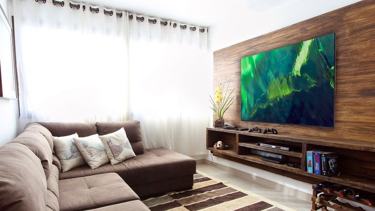 La mayor smart TV Samsung que recomendamos tiene un descuento de 850 euros