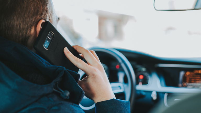 Los usuarios de Android son mejores conductores que los de iPhone, según este estudio
