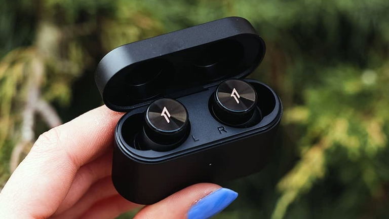 Estos auriculares 'Pro' tienen cancelación de ruido, 30 horas de batería y solo cuestan 48 euros