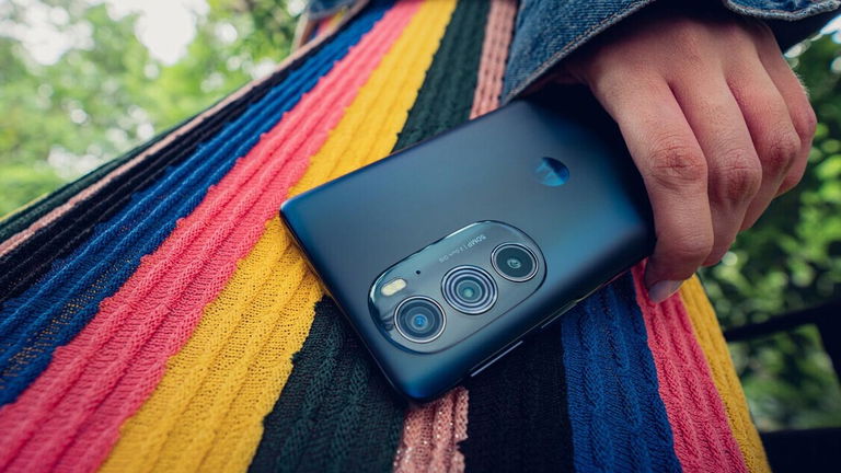 200 euros de descuento, 12 GB de RAM y potencia extrema: este gama alta Motorola es una joya