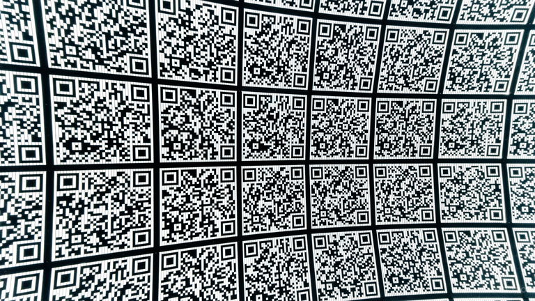 Por qué no deberías escanear cualquier código QR: así funciona la estafa del QR inverso