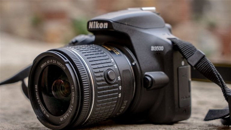 Nikon y Canon están dejando de fabricar cámaras réflex y la culpa es de los móviles