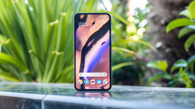 Las novedades que van a llegar al Nothing Phone (1) con la actualización a Android 13