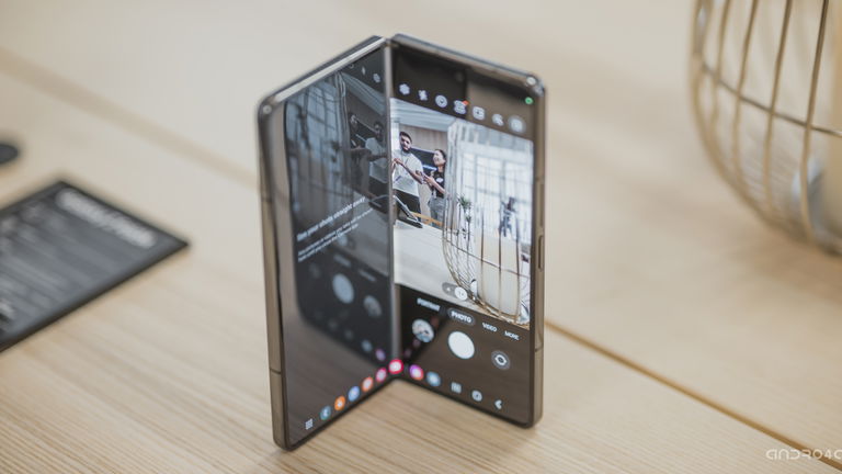 Este Samsung Galaxy de gama alta es el primer móvil en recibir la actualización Android de noviembre