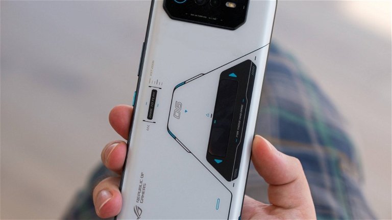 El ASUS ROG Phone 6 Pro se dobla, pero no es por lo que crees